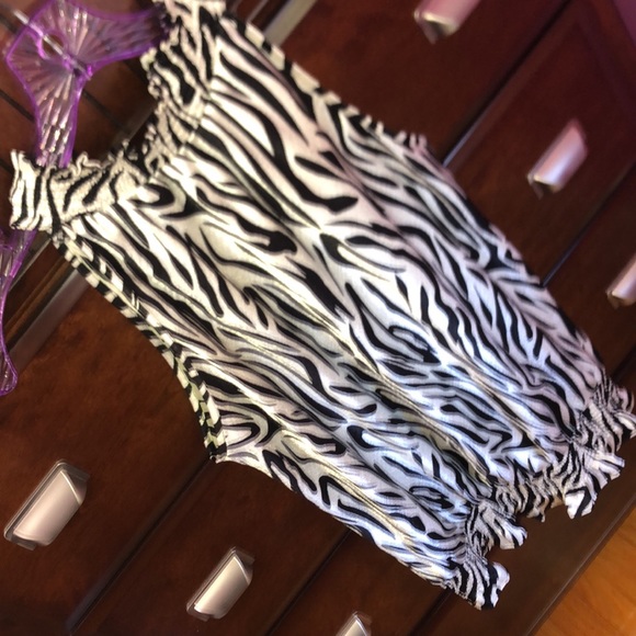 Zebra Blouse 🤍🖤 - Picture 2 of 5